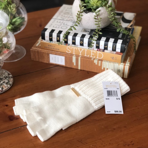 Michael Kors Gloves - Picture 2 of 3